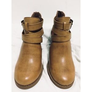 Chestnut Buckled Strap Spring Booties🌿🔆